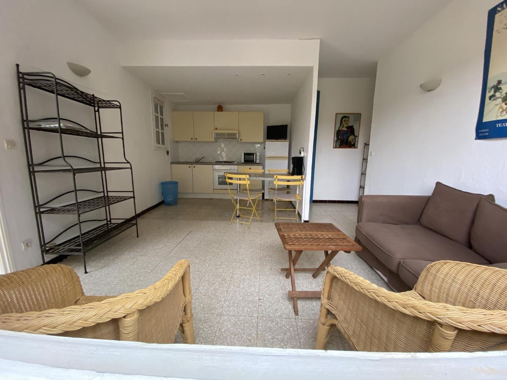 Apartment With Pool Amid Vineyards And Near The Beach Mèze المظهر الخارجي الصورة